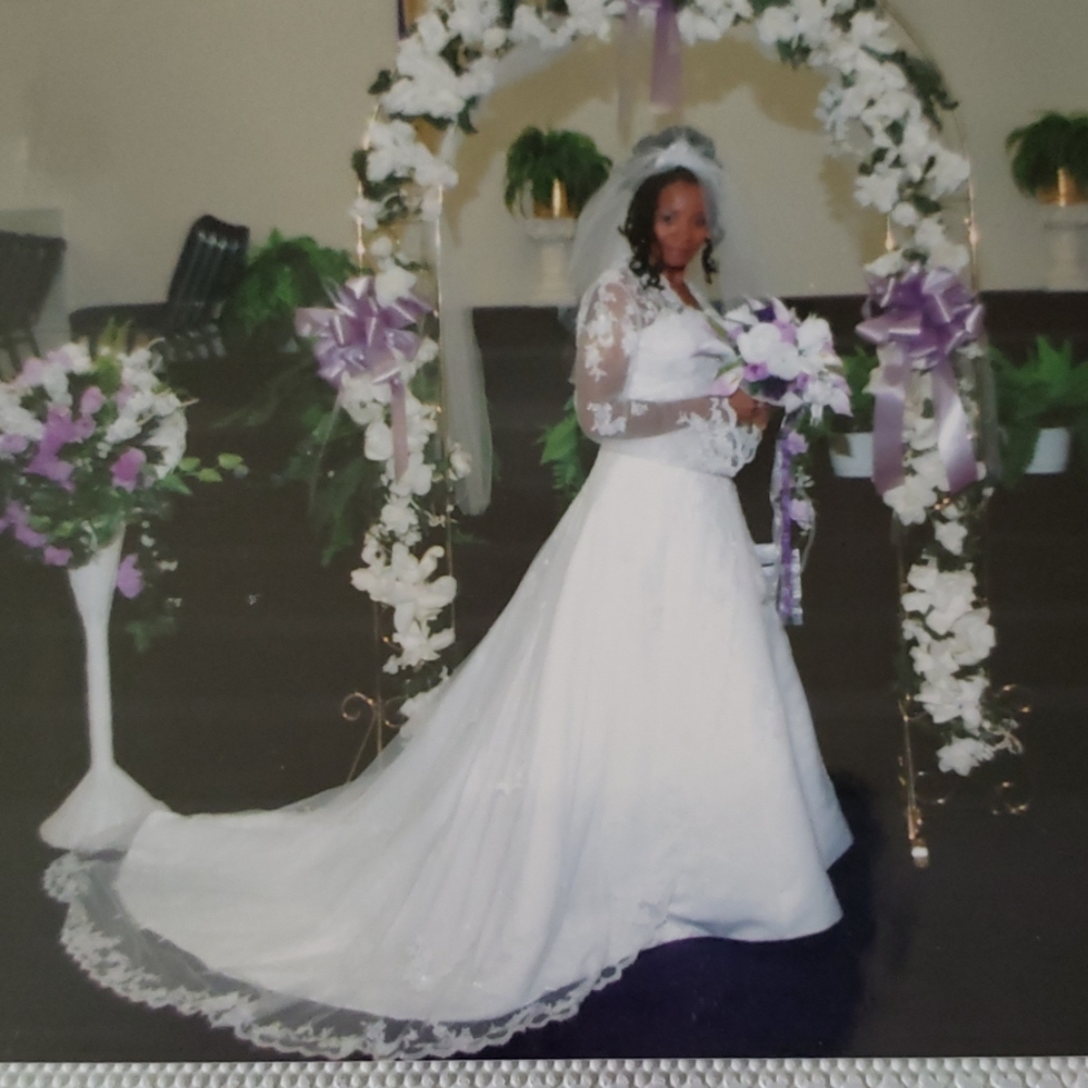 Wedding dress - Picture 7 of 8